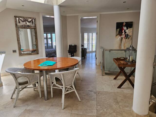 Luxury, Beach Place sleeps 8 gallery image 5