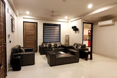 Luxury 3-bhk Appt/Near IGI Airport/ICC Yashobhumi