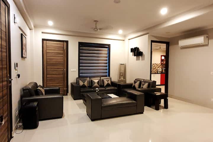 Luxury 3-bhk Appt/Near IGI Airport/ICC Junction