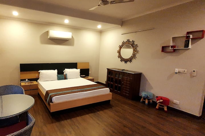 Luxury 2BHK Flat/Delhi IGI Airport/Yashobhumi/Dwk