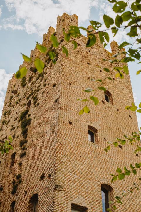 Torre dei Battagli-Dormi in a medieval tower