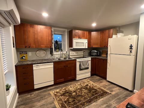 Beautiful one bedroom in convenient location