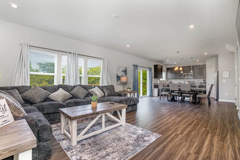 Brand new construction in well-kept HOA community.