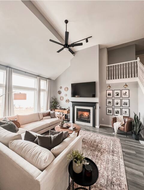 Cozy boho 6 bedroom 4 bath getaway.