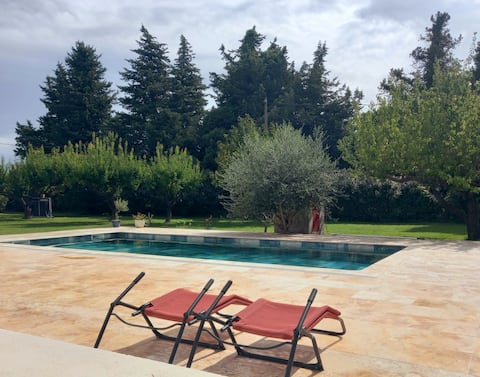Quiet villa with pool