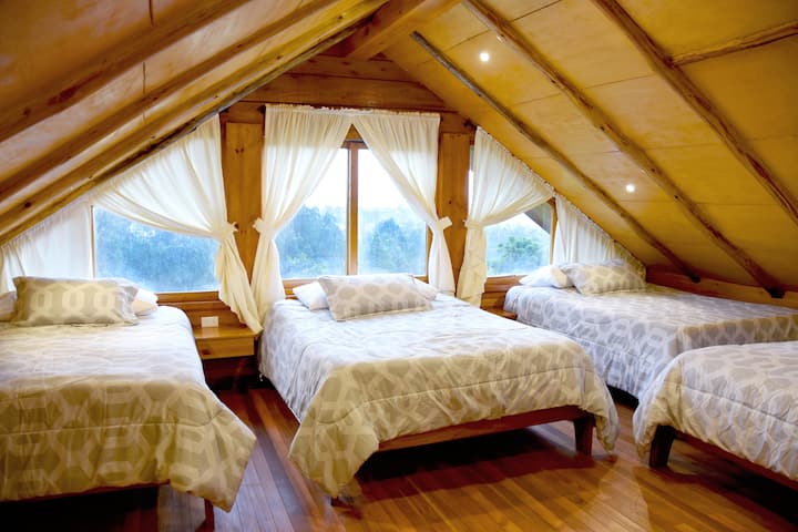 Glavna spavaća soba ima šest velikih i udobnih kreveta s udobnim madracima, jastucima, plahtama, dekama i poplunima. Osim toga, na raspolaganju će vam biti deke i električni grijač (ako je potrebno)