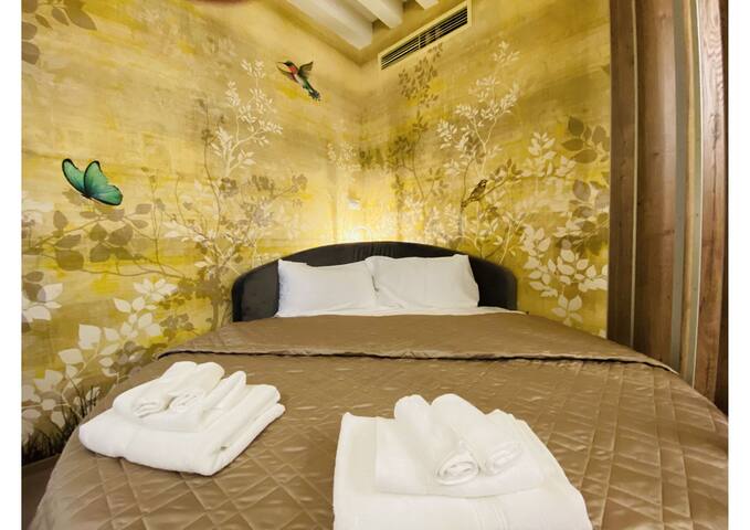 Sweet Time Venice, Luxury San Marco Frezzaria apt! gallery image 3