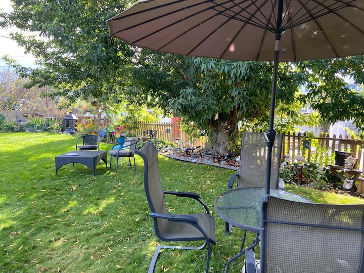 Retreat Between 2 Lakes Guest suites for Rent in Penticton, British