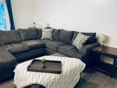 Popular Airbnb listing: Hidden Retreat: 3 bedroom home 30 min from Glacier in Helena Flats