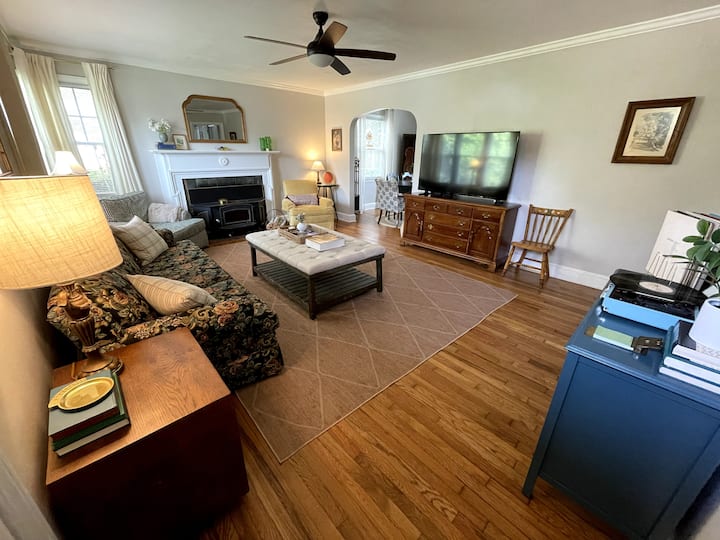 Ashford Cottage~ Cozy, Pet-friendly Monthly Rental - Greenville, SC