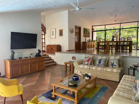 Successful Airbnb property: "Casa Bienteveo" 15 minutes from Cuernavaca, 23 people in Emiliano Zapata
