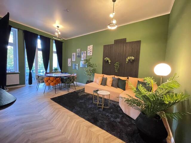 Central Apt. I 120m² •3-Rooms• Balcony & Parkview gallery image 5