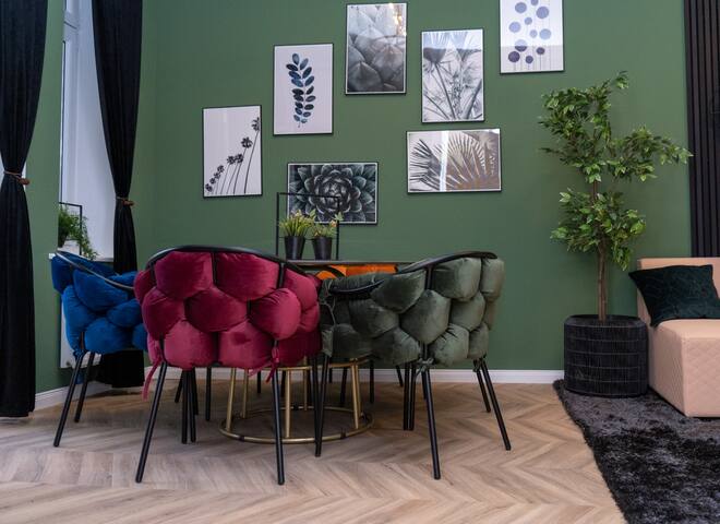 Central Apt. I 120m² •3-Rooms• Balcony & Parkview gallery image 2