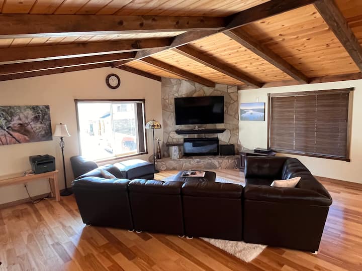 Pet-friendly Tahoe Monthly Rental With Office - South Lake Tahoe, CA