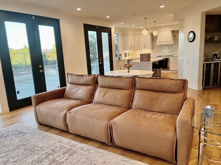 Gorgeous Newly Remodeled 5bd Home With Farm Views! - 卡馬裡奧