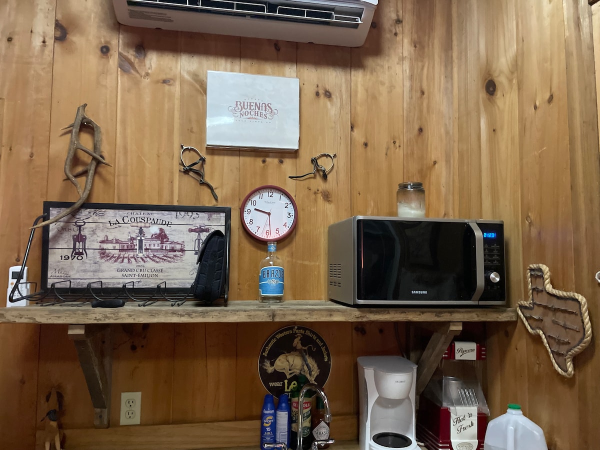 Popular Airbnb listing: Scenic Hillside Cabin: The Hideout at Rocky Ridge in North Texas Lakes