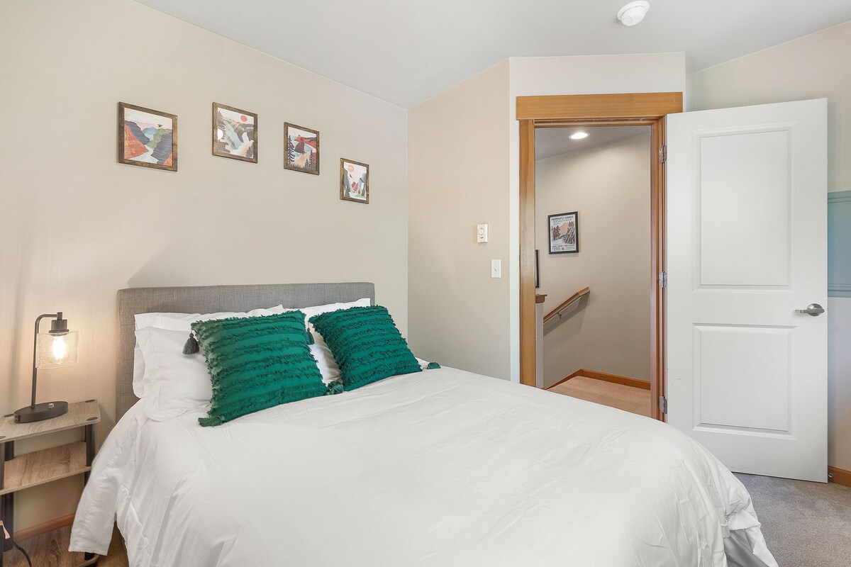 ห้องนอนที่สวยงามสองห้องจะทำให้คุณได้พักผ่อนและเติมพลังให้กับสิ่งที่คุณวางแผนไว้