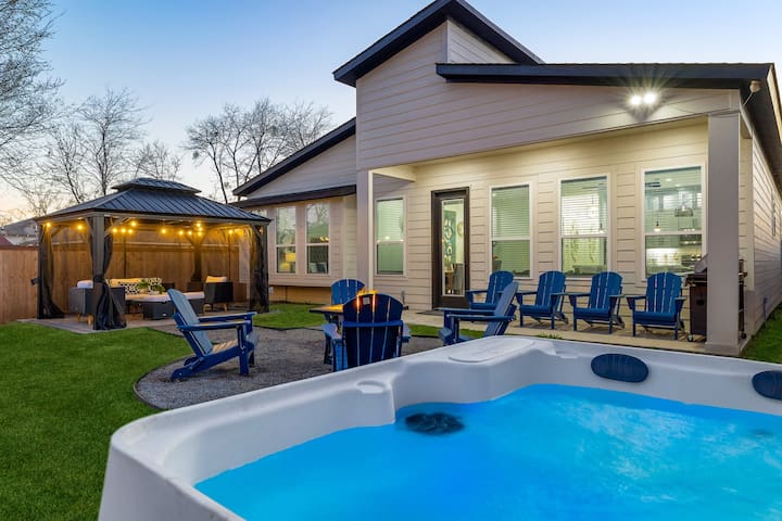 Luxe Retreat-Hot Tub/Pool/Firepit near State Fair