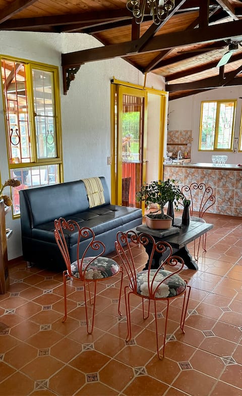 Top Airbnb: La Porcelana Chalet with green areas and Wi-Fi in La Tebaida