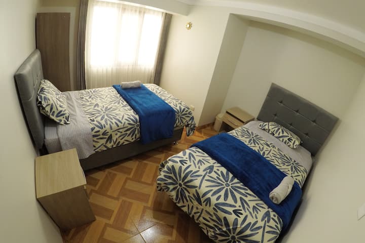 Соба 3 - има 2 кревета од 1 и пол место.