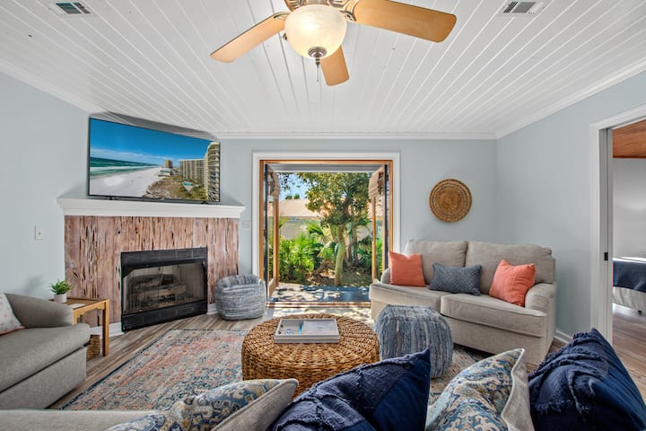 Coastal Cutie | Hot Tub Retreat + Cozy Vibes - Panama City Beach