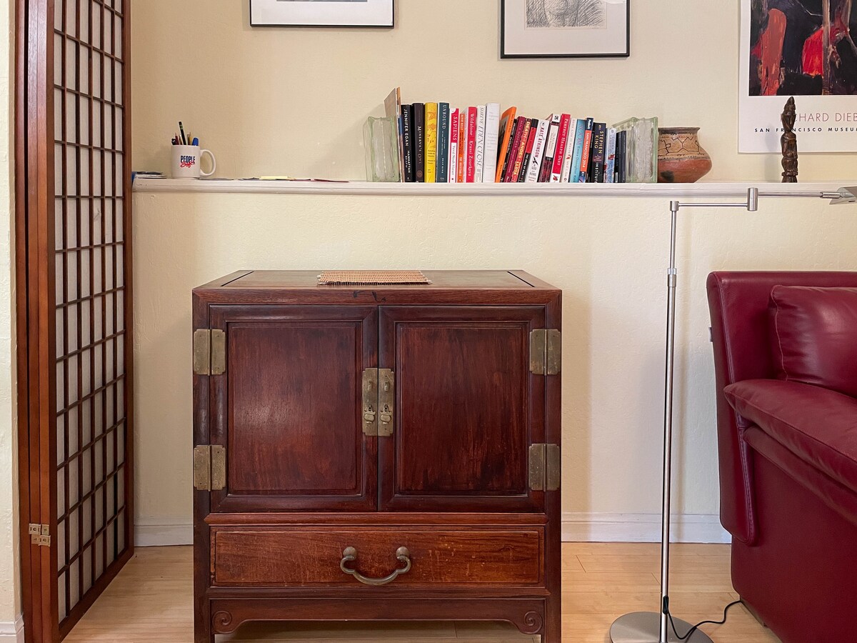 Successful Airbnb property: Private suite w/ patio & private entrance in Nob Hill