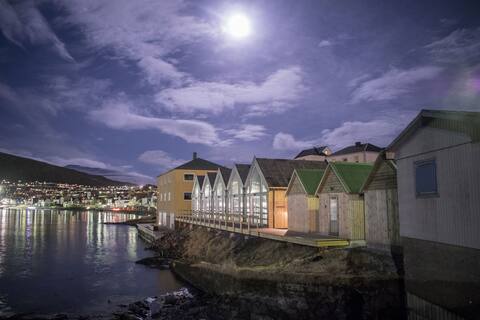 Newly built cabin with the sea as the closest neighbor