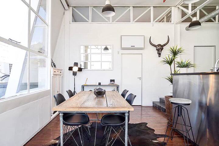 Lovely 2-bedroom New-York-style loft apartment gallery image 3