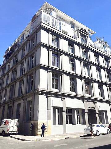 Lovely 2-bedroom New-York-style loft apartment gallery image 2