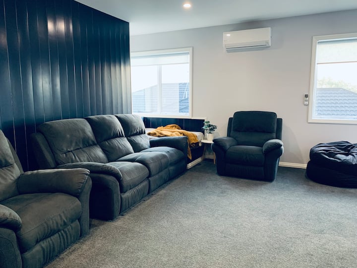 Veľký formálny salónik s klimatizáciou