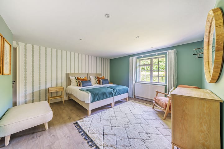 Chumba cha 5 cha kulala kilicho na kitanda cha kiunganishi cha zip 'n'.