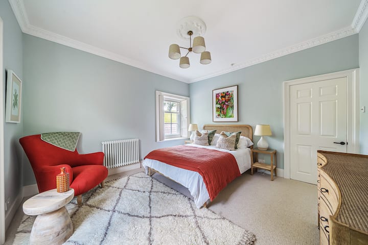 Chumba cha 4 cha kulala kati ya 5.