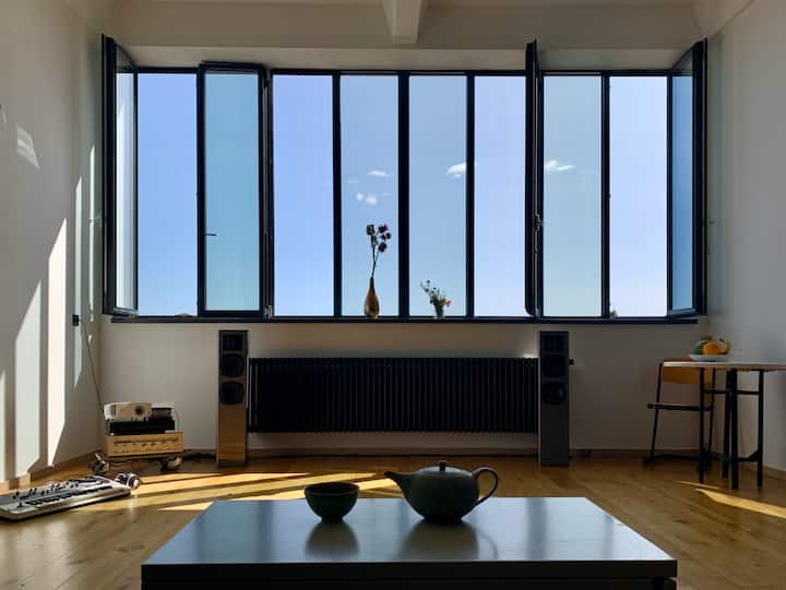 Spacious 1-bedroom Loft In Former Warehouse - Berlin