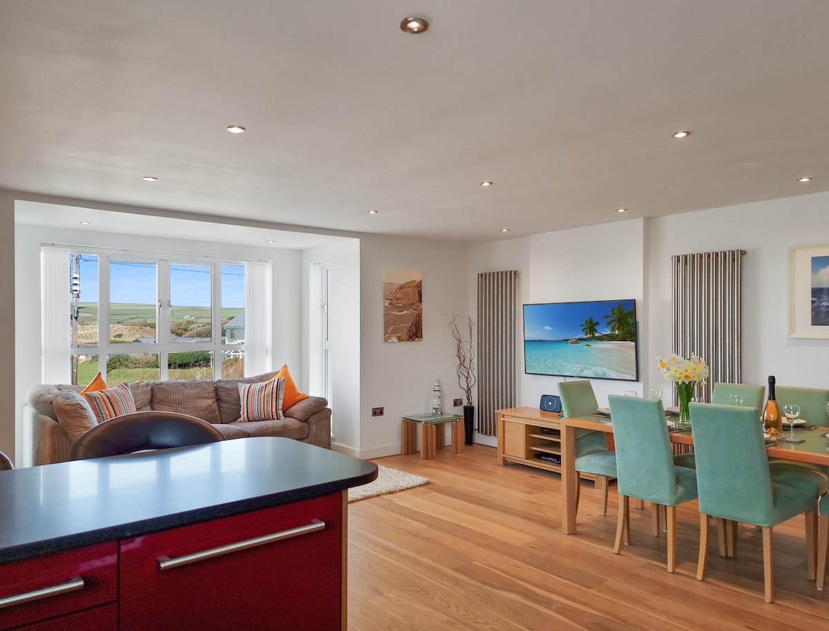 Successful Airbnb property: Award Winning Flat with Parking - Close to beach in Georgeham