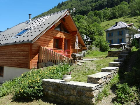 Chalet  à  ORNON (23 km de L'Alpe d'Huez  ).