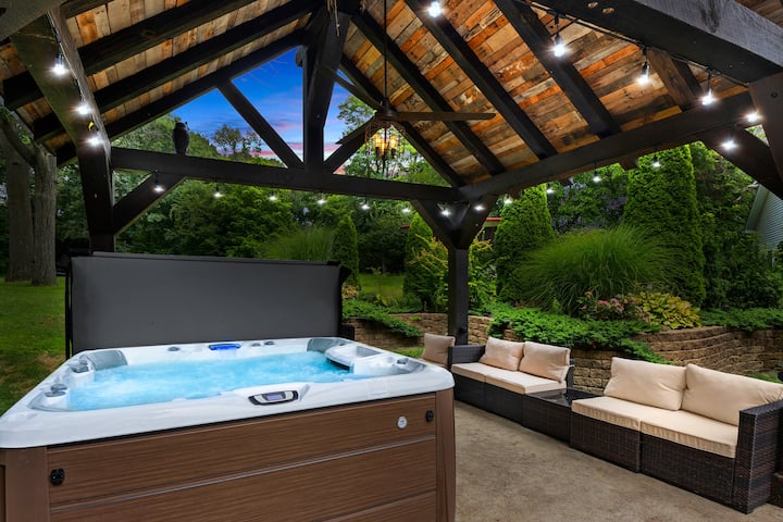 The Grandview Retreat. Elite 4 bedroom & Hot Tub