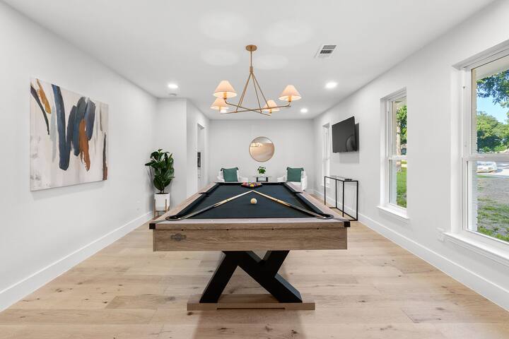 Relaxing home with Heated Pool & Spa W/ Photo Wall gallery image 3