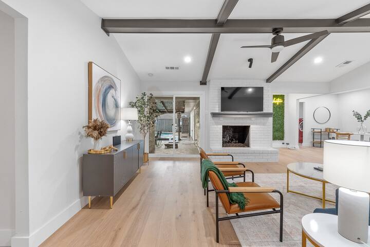 Relaxing home with Heated Pool & Spa W/ Photo Wall gallery image 4