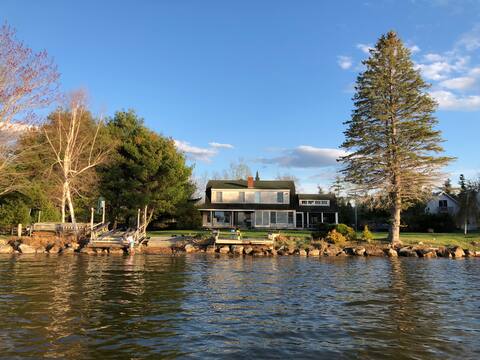Spacious Family Lake house