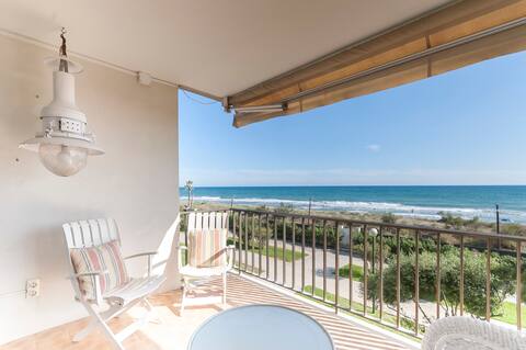 Beach front apartment in Gava Mar, Pine Beach