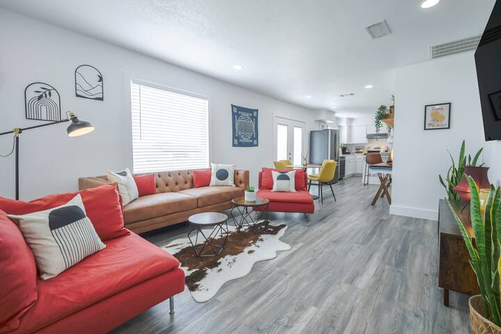 Stylish, Colorful, & Comfy Home in East Austin
