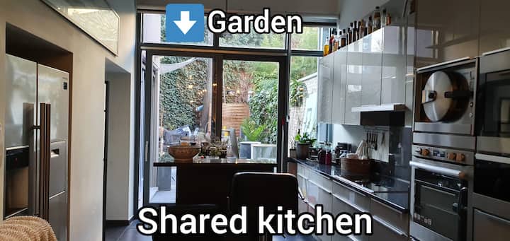 Spacious Triple Room In The Eu District - Brussels