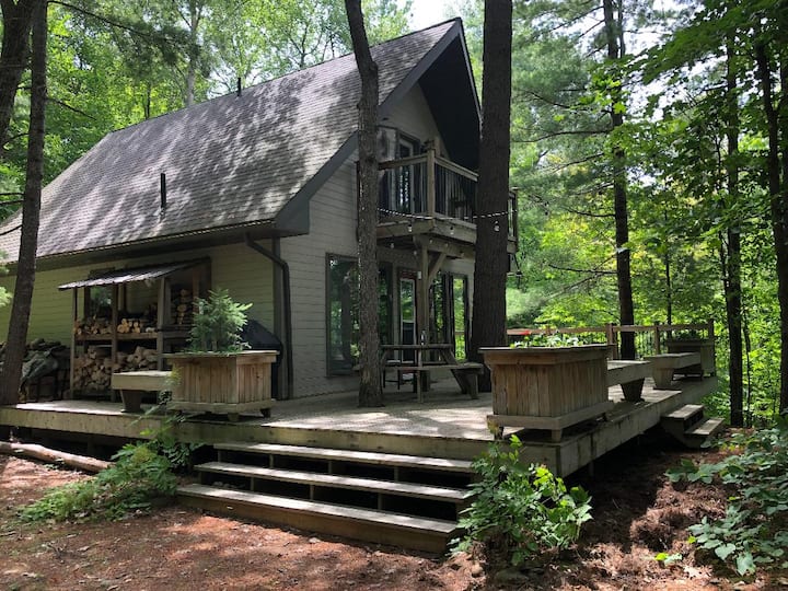 Cozy chalet close to lake and mountain bike trails Houses for Rent in