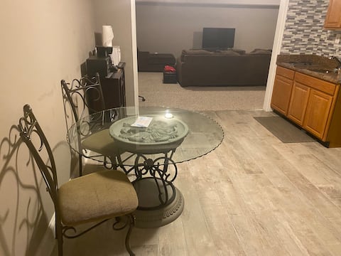 1 bd In-law suite. Free parking.