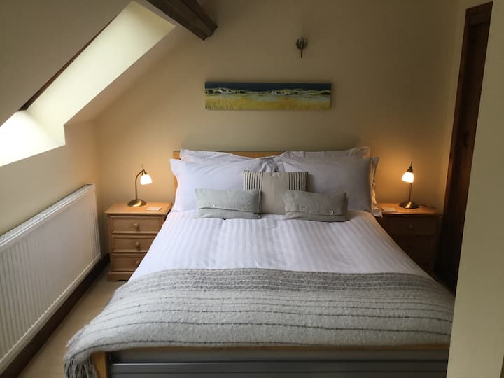 Hungarian goose down duvets with Egyptian cotton bedlinen for a soft and cosy sleep. (non feather options available on request)