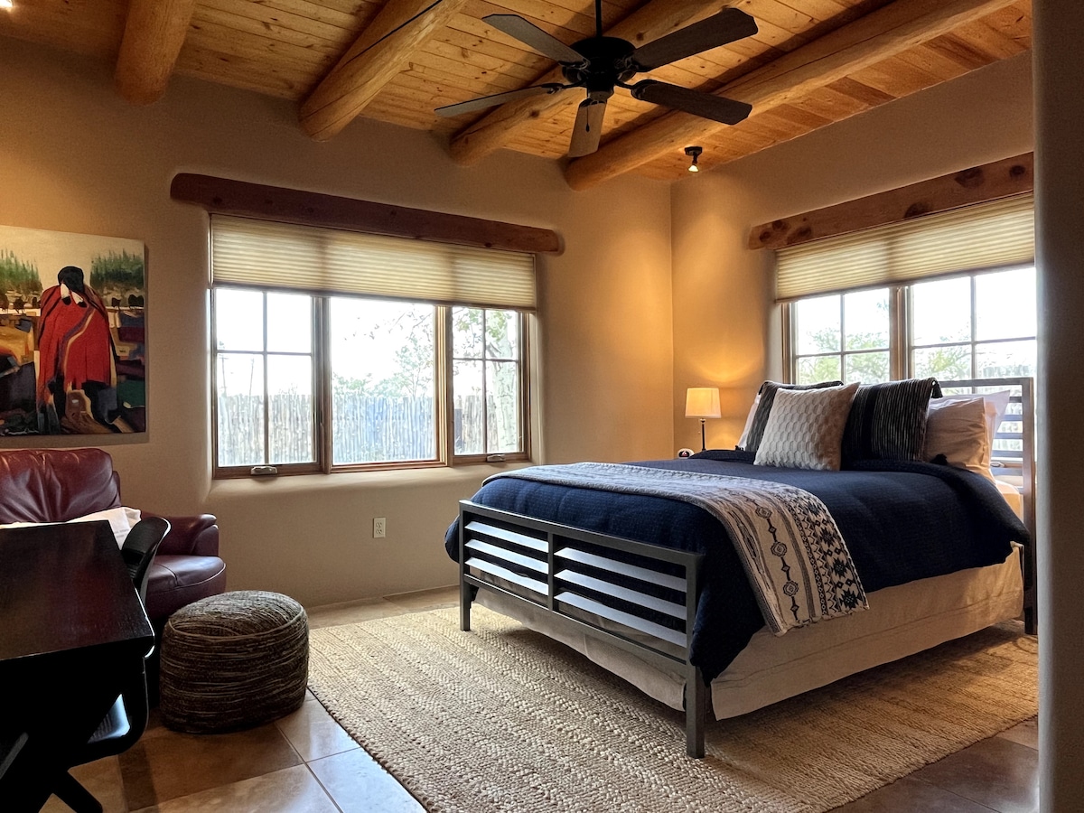 เตียงควีนไซส์ในห้องนอนที่สอง