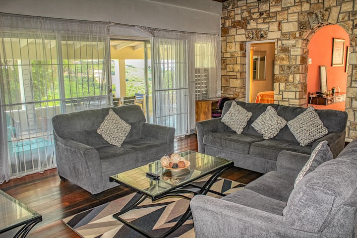 Exceptional Grand Villa - With A Private Pool - Antigua ve Barbuda