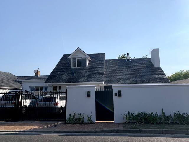 Family friendly 3 bedroom home with solar.