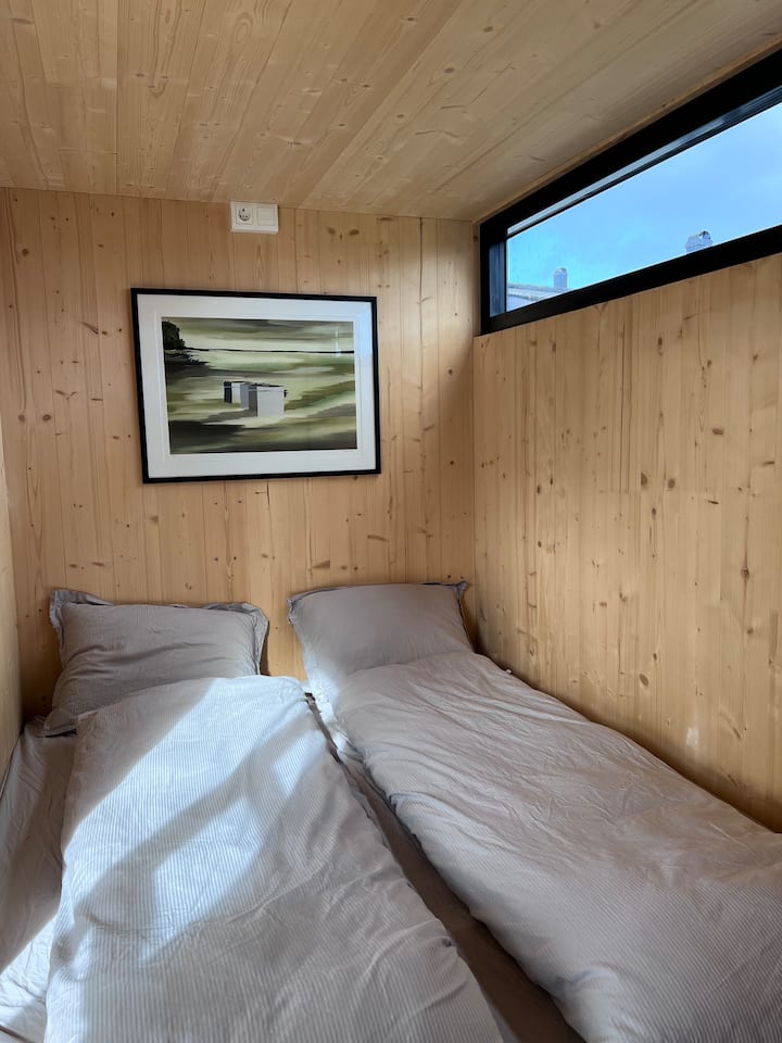 卧室配有一张双人床（ 160厘米）和衣柜