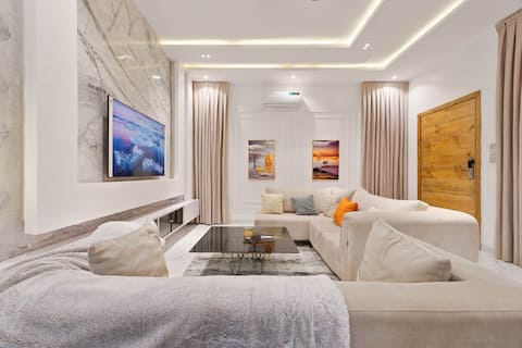 Luxury 4 Bed House+Pool+PS5+Snoker+Tennis in Lekki